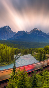 Long exposure of the curved train