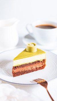 Pistachio chocolate cake with four layers