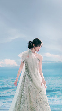 “白天鹅”鞠婧祎