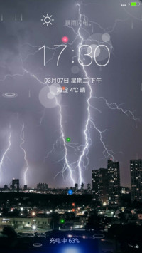 暴雨闪电