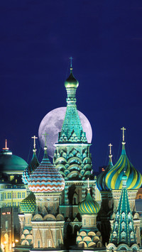 Night view of kremlin buildings