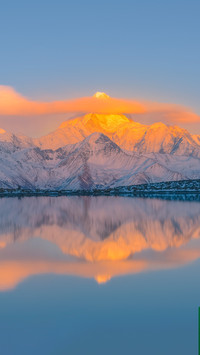 Why do snow capped mountains turn golden