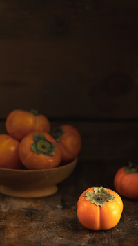 How are persimmons and tomatoes different 9