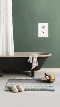 How to prevent slipping in the bathroom