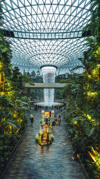 Singapore brings waterfalls into airport
