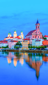 Panorama of the City of Three Rivers in front of the Danube