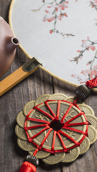 The 85  year  old man teach people do Chinese knot 7