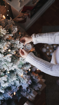 What is the origin of the Christmas tree 4