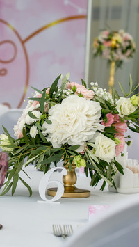 How to Dress Up a Wedding with Flowers 1