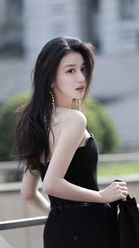 王楚然性感女团风写真