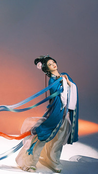 张雅钦神女爱世人