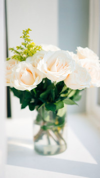 Bouquet of white pastel roses
