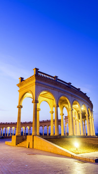 International-Lafayette Castle Hotel