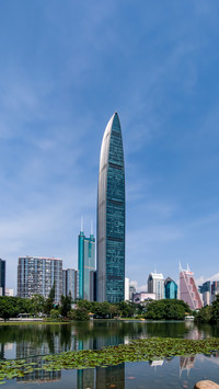 Shenzhen litchi park is the city ceiling