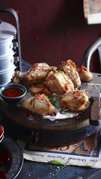 Roasted chicken with onion and sauce
