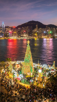 Christmas eve box office hits decade low