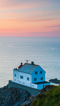 Lighthouse on the cliff edge