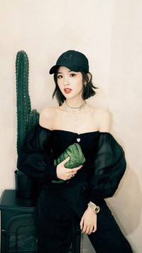 性感十足唐艺昕