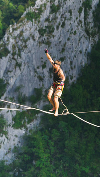 Brave climb-03