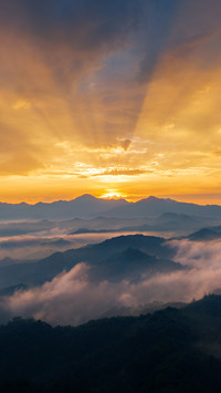 Mountains and rivers, sunset glow, sea of clouds