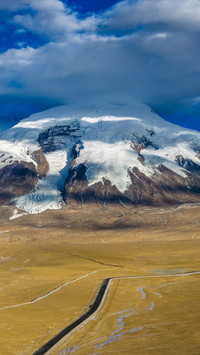 The magnificent scenery of the Mustagh Glacier