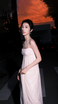 周雨彤秀骨感美