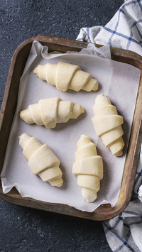 Show off croissants on weekends