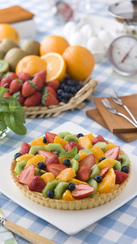 Skillfully use fruits to decorate cakes 82