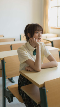 校服女孩