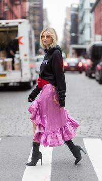 Teach you to pair with autumn skirt 17