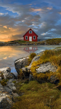 Lakeside hut 5