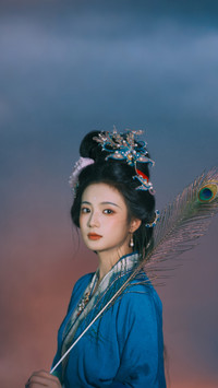 张雅钦神女爱世人