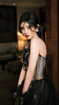 鞠婧祎复古风美艳灵动
