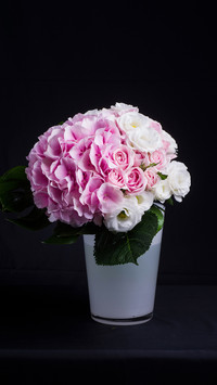 Different flower arrangement styles 0