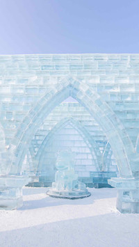 Extremely cold ice sculpture