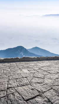 The stone steps at the summit of mount tai are flat