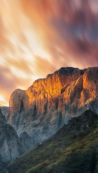 Slide left to select one of the four peaks in the map 0