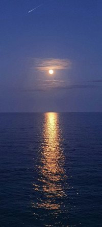 澎湃 海上生明月