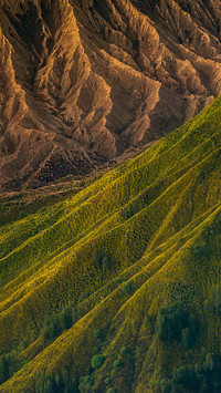 Closeup of the volcanic ridge
