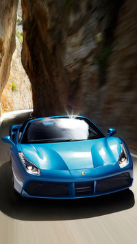 贴地飞行的法拉利