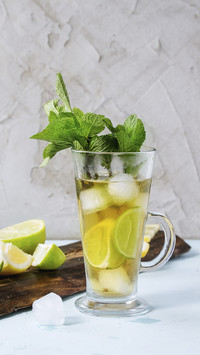 What cannot be eaten on an empty stomach 24