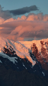 The morning light on Yala Snow Mountain is beautiful