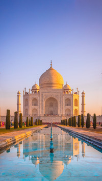 Why is the taj mahal a monument to love