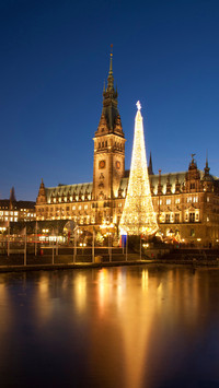 View over alsterfleet to city hall at christmas time