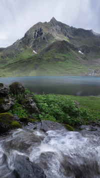 Delivering flowing water