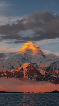 The sun shines on the golden mountain at lengga co