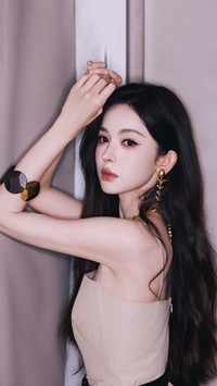 娜扎素裙尽显优雅气质