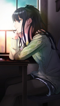 窗台边的少女