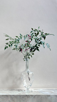 What kind of vase is suitable for indoor flower arrangement