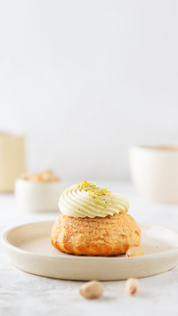 Shu cake with pistachio cream
